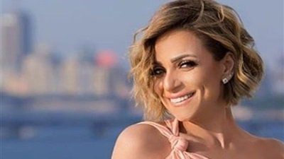 تقمصتا دور شيرين عبد الوهاب.. ريم البارودى ومنة جلال تغنيان الوتر الحساس على يخت.. فيديو