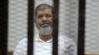 مصادر: بدء مراسم دفن جثمان محمد مرسي