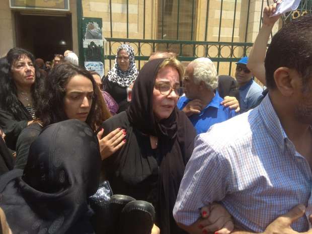 نجوم الفن يشيعون جنازة عزت أبو عوف