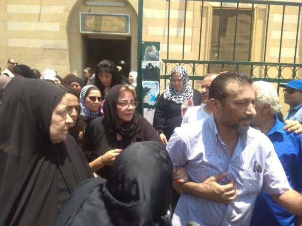 نجوم الفن يشيعون جنازة عزت أبو عوف