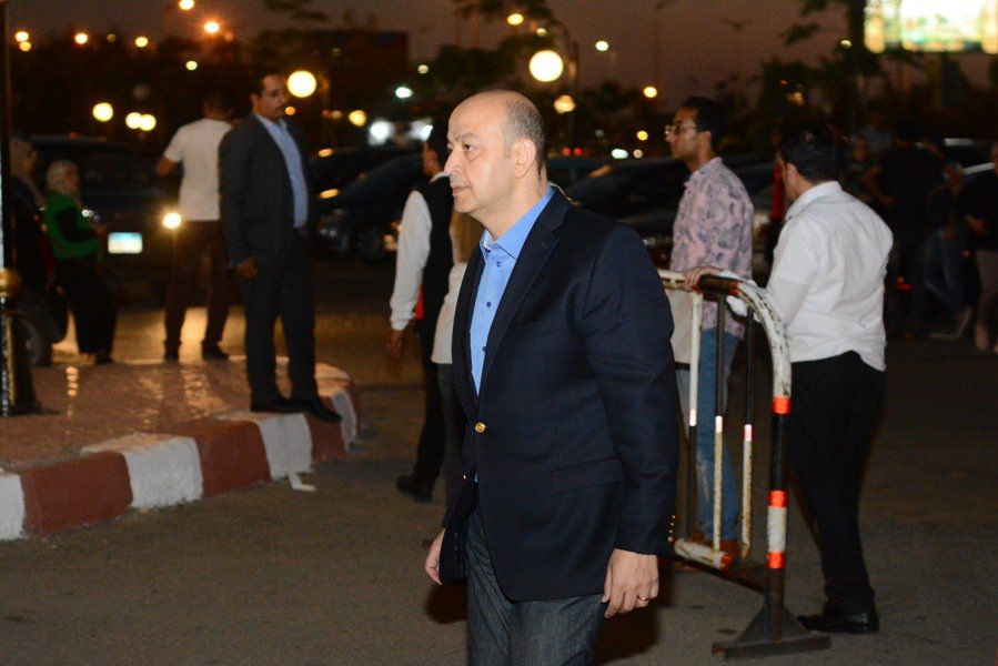 صور أبرز لقطات عزاء الراحل عزت أبو عوف.. ظهور نادر لـ عادل إمام وحضور كامل العدد للنجوم