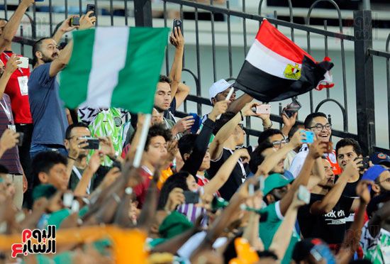 صور ..ليلة فى مدرجات الجماهير المخذولة.. الجماهير المصرية انضمت لمدرجات نيجيريا بعد هزيمتنا من جنوب...