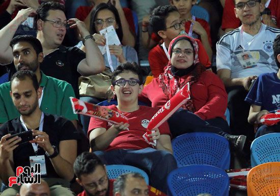 صور ..ليلة فى مدرجات الجماهير المخذولة.. الجماهير المصرية انضمت لمدرجات نيجيريا بعد هزيمتنا من جنوب...