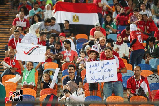 صور ..ليلة فى مدرجات الجماهير المخذولة.. الجماهير المصرية انضمت لمدرجات نيجيريا بعد هزيمتنا من جنوب...