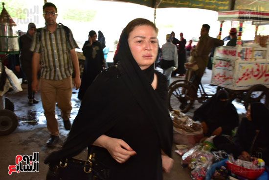 نجوم الفن يشيعون جنازة فاروق الفيشاوي.. نادية الجندى ومحمد هنيدى وعمرو يوسف وهالة صدقى وشهيرة يلقون...