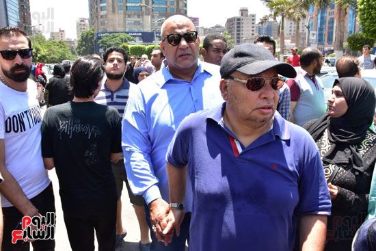 نجوم الفن يشيعون جنازة فاروق الفيشاوي.. نادية الجندى ومحمد هنيدى وعمرو يوسف وهالة صدقى وشهيرة يلقون...