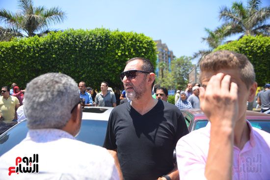 نجوم الفن يشيعون جنازة فاروق الفيشاوي.. نادية الجندى ومحمد هنيدى وعمرو يوسف وهالة صدقى وشهيرة يلقون...