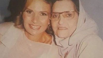 بعد 24 ساعة من دفنها ..بوسى تعزي يسرا في وفاة والدتها