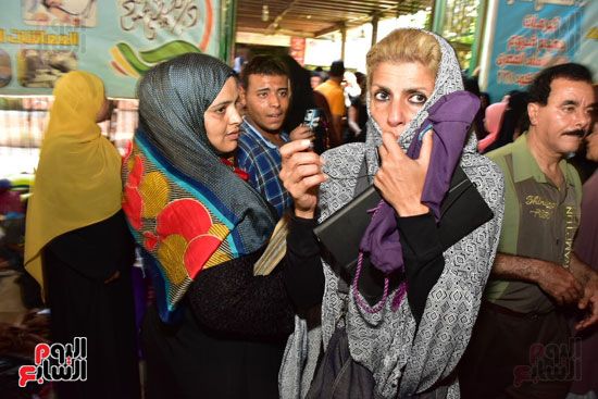 نجوم الفن يشيعون جنازة فاروق الفيشاوي.. نادية الجندى ومحمد هنيدى وعمرو يوسف وهالة صدقى وشهيرة يلقون...