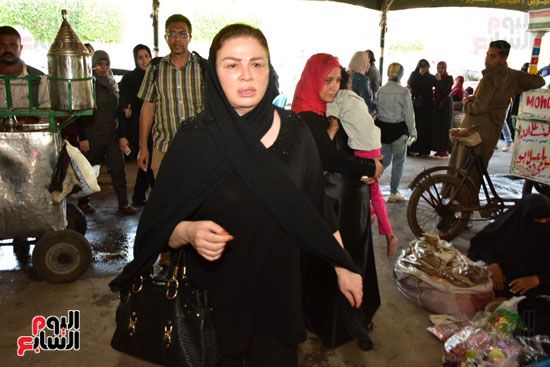 نجوم الفن يشيعون جنازة فاروق الفيشاوي.. نادية الجندى ومحمد هنيدى وعمرو يوسف وهالة صدقى وشهيرة يلقون...