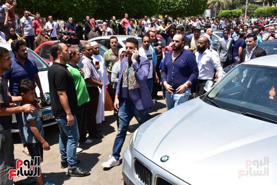 نجوم الفن يشيعون جنازة فاروق الفيشاوي.. نادية الجندى ومحمد هنيدى وعمرو يوسف وهالة صدقى وشهيرة يلقون...