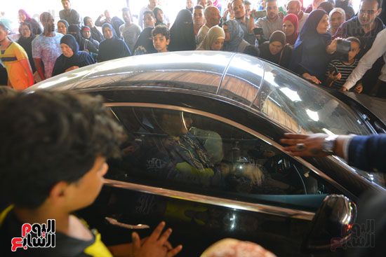 نجوم الفن يشيعون جنازة فاروق الفيشاوي.. نادية الجندى ومحمد هنيدى وعمرو يوسف وهالة صدقى وشهيرة يلقون...