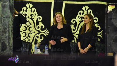 75 صورة من عزاء والدة يسرا في مسجد عمر مكرم