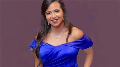 شاهد.. إيمي سمير غانم على الشاطئ مع شخص مجهول