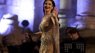 نائب أردني يهاجم ديانا كرزون بسبب الفستان الشفاف..فيديو