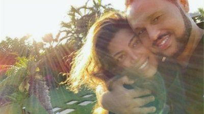 وهي تحتضنه.. ريهام حجاج تنشر صورة رومانسية مع زوجها