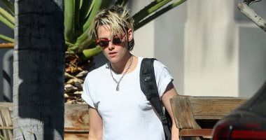 كريستين ستيوارت وحيدة فى شوارع لوس أنجلوس.. صور