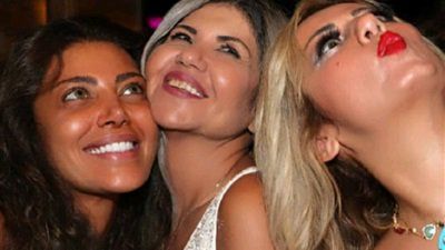 الحلوين .. بوسى شلبي بصحبة ريهام حجاج وفاتن موسى في الساحل