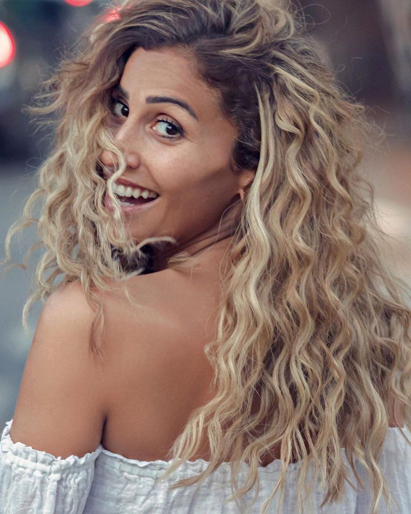 دينا الشربيني تضطر لإعلان زواجها رسميًا من عمرو دياب بعد أزمة مشاجرتها معه؟