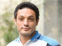 بالفيديو.. فضيحة جديدة للمقاول الهارب "محمد علي" بسبب زوجته وابنته