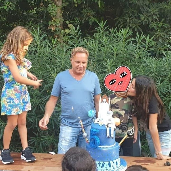 انسجام مع زوجها ثم تكريم واحتفال..مؤشرات جعلت طلاق نادين نجيم دراميا وغير متوقع!