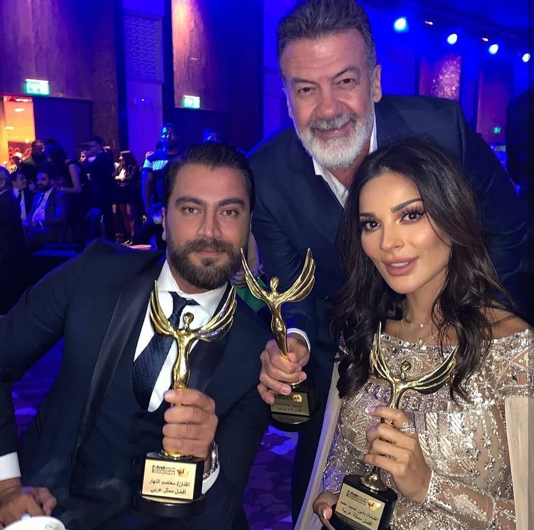 انسجام مع زوجها ثم تكريم واحتفال..مؤشرات جعلت طلاق نادين نجيم دراميا وغير متوقع!