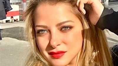 ببطن مكشوف.. ريم مصطفى تشعل السوشيال ميديا