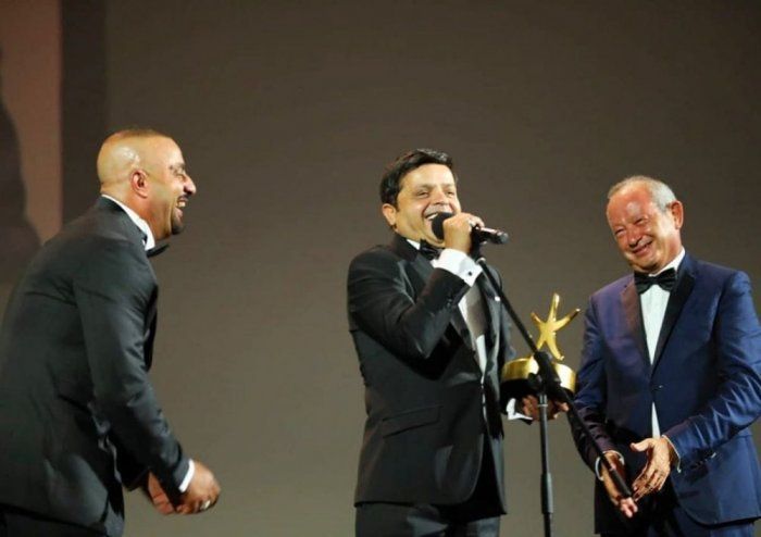 أحمد السقا يعود إلى زوجته وهكذا عبر عن رومانسيته معها بحفل مهرجان الجونة