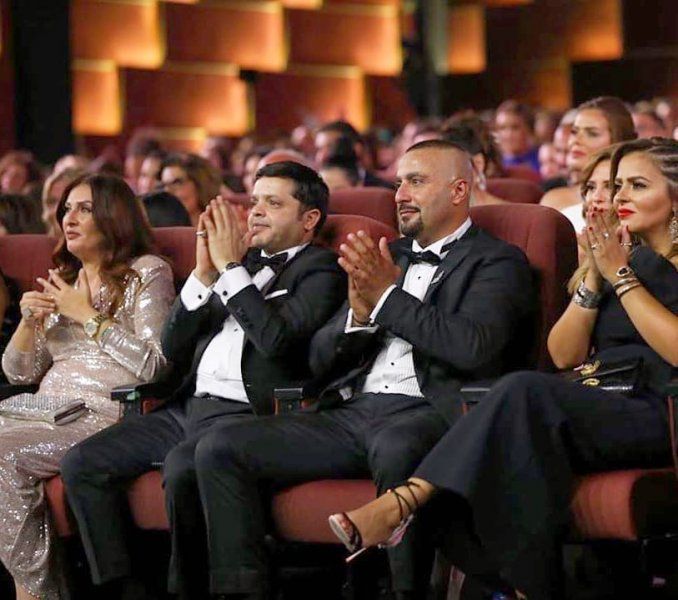 أحمد السقا يعود إلى زوجته وهكذا عبر عن رومانسيته معها بحفل مهرجان الجونة