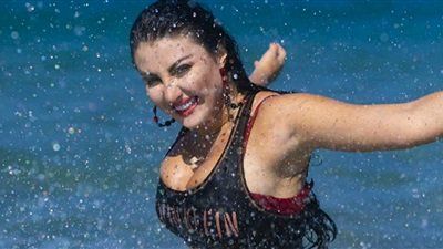 بإطلالة صيفية.. صافيناز تبهر متابعيها فى أحدث ظهور