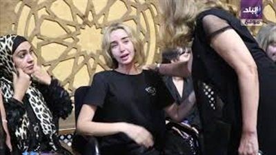 أخبار الفن .. انهيار هنا الزاهد وانفعال هنيدى فى عزاء طلعت زكريا .. والقاهرة تودع شوقى الماجرى