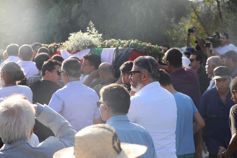 صور صبا مبارك وابنها يشيعان جنازة شوقي الماجري بتونس.. والنجوم يقدمون العزاء في القاهرة