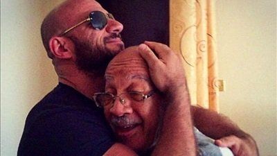 ستظل في قلبي: أحمد مكي يعلق على وفاة والدة ويكشف تفاصيل آخر صورة تجمعه بوالده