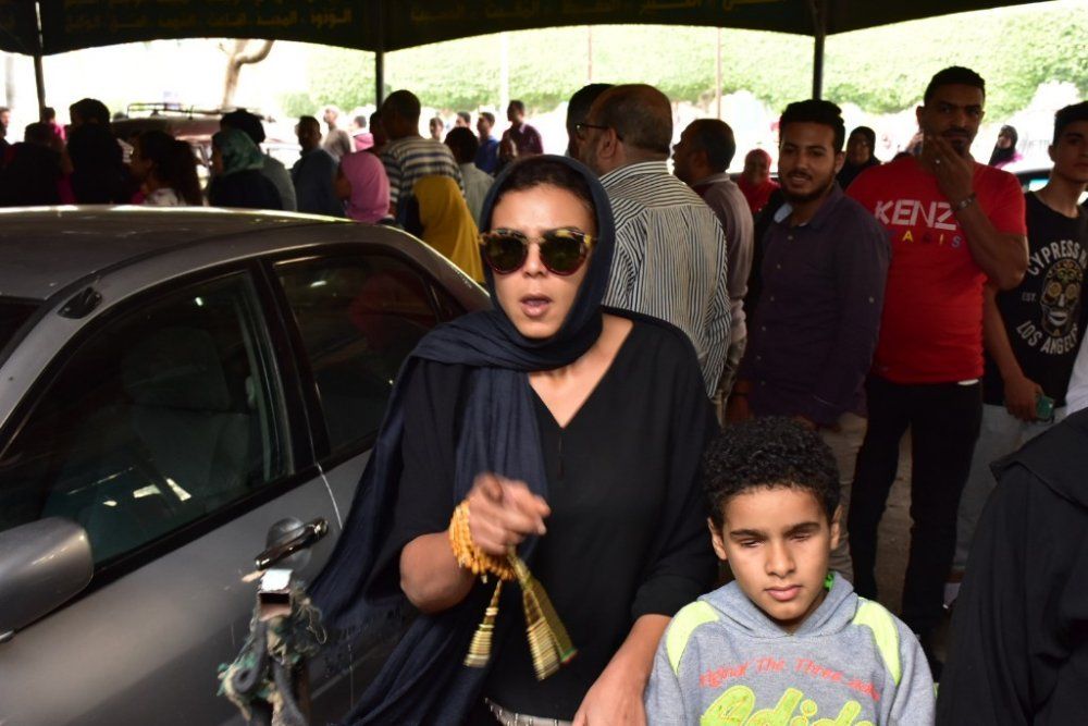 صور النجمات بالحجاب في جنازة هيثم أحمد زكي وأشرف زكي يتسلم الجثمان لعدم وجود أحد من أسرته!