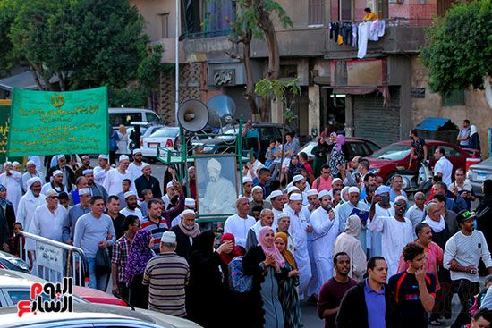 فيديو وصور.. الطرق الصوفية تحتفل بالمولد النبوى بموكب ضخم ضم الآلاف.. الموكب تحرك من مسجد الجعفرى...