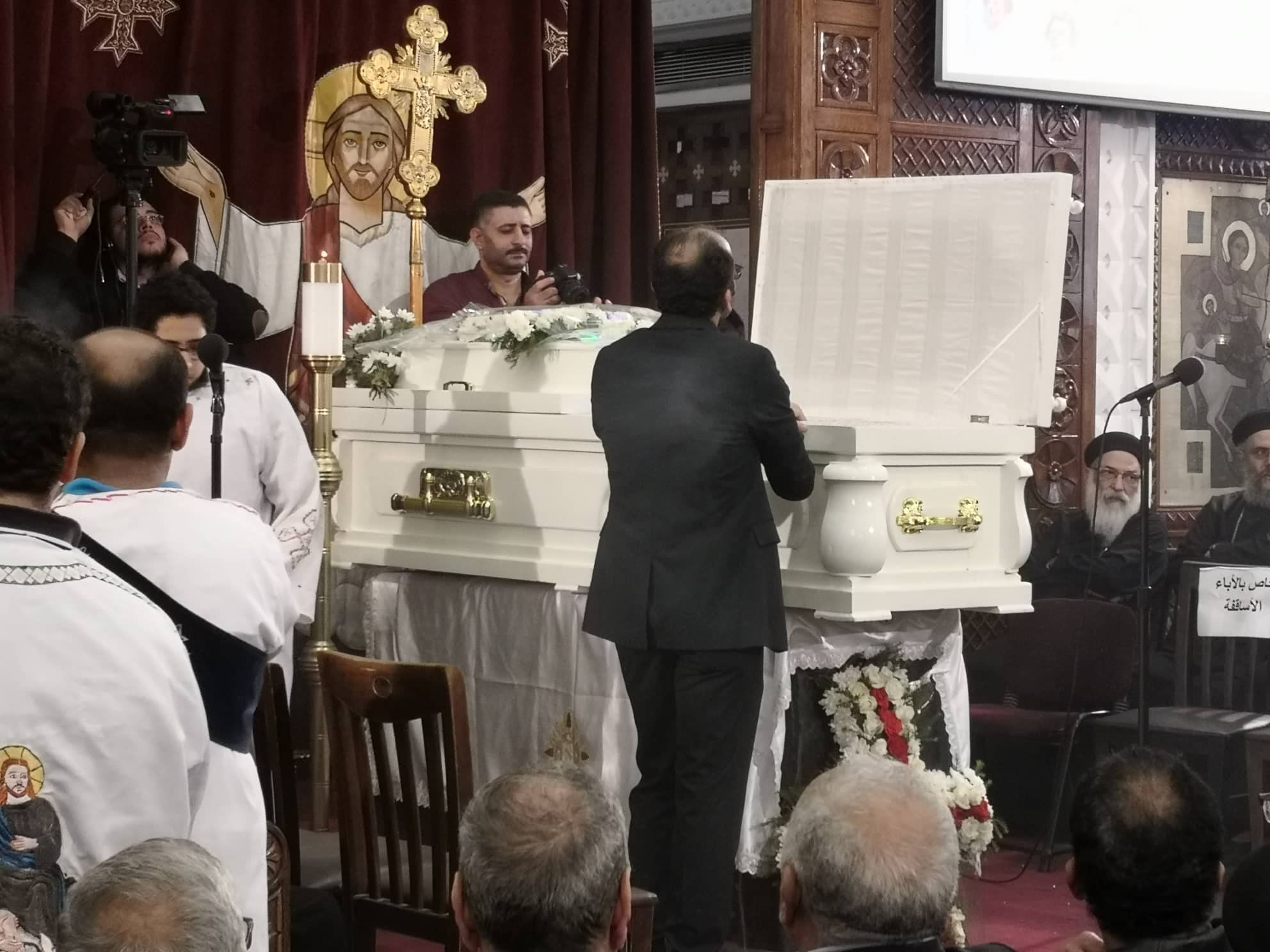 فيديو وصور .. أحزان ودموع فى جنازة تاسونى أنجيل بالإسكندرية