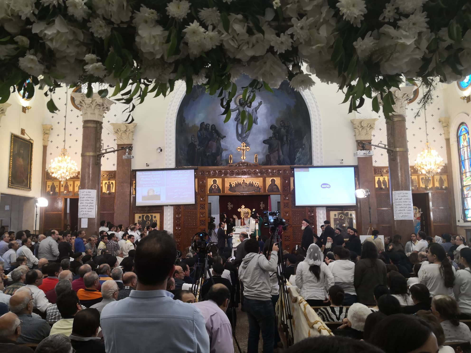 فيديو وصور .. أحزان ودموع فى جنازة تاسونى أنجيل بالإسكندرية