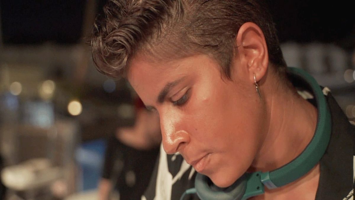 السعودية هتون إدريس تزاحم أشهر موسيقيي العالم بمهرجان ”مدل بيست“ في الرياض