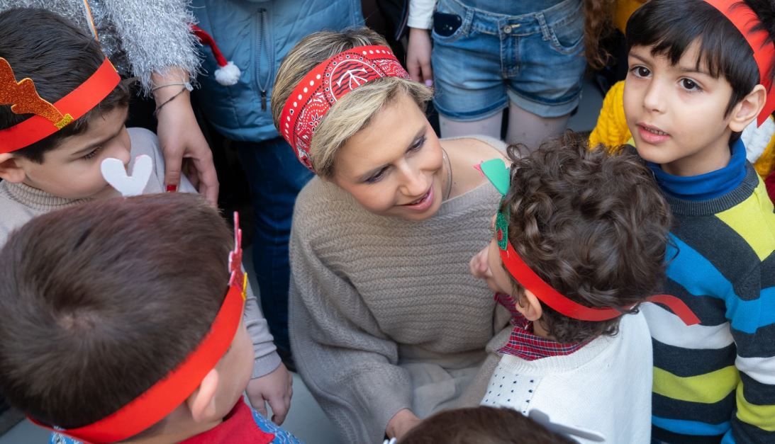 أسماء الأسد تزور مدرسة للأرمن الأرثوذكس بعد إعادة إعمارها.. صور