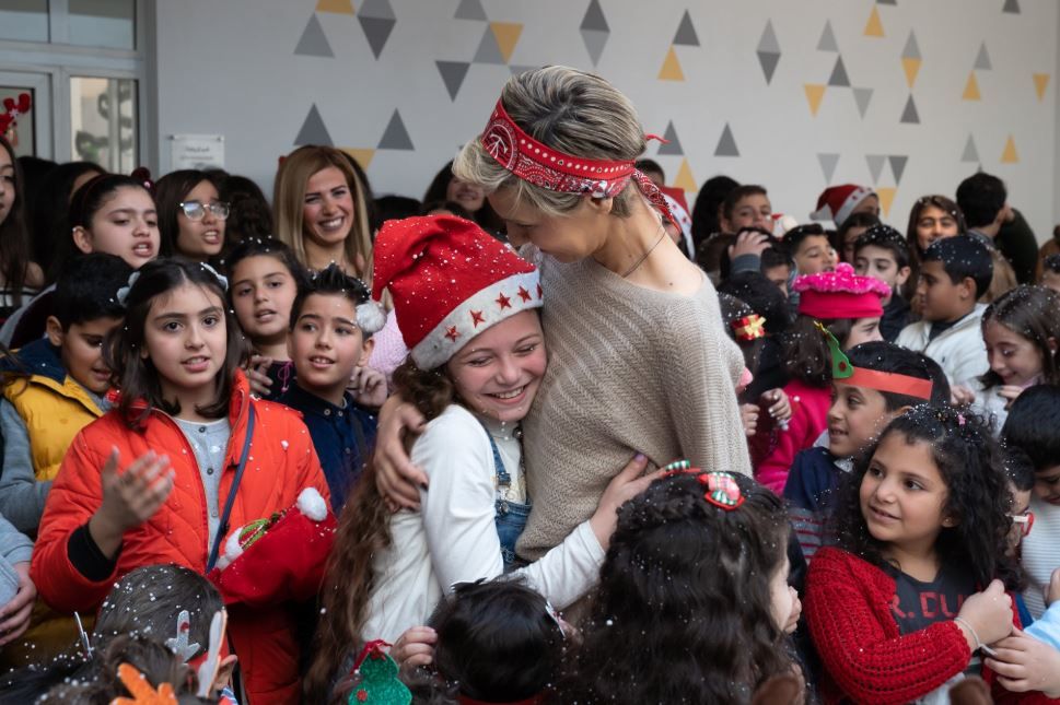 أسماء الأسد تزور مدرسة للأرمن الأرثوذكس بعد إعادة إعمارها.. صور