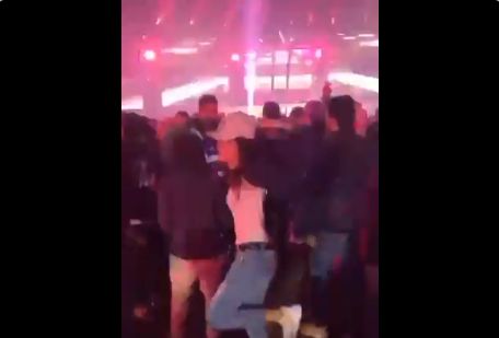 فوز العتيبي ترقص في حفل ميدل بيست في موسم الرياض