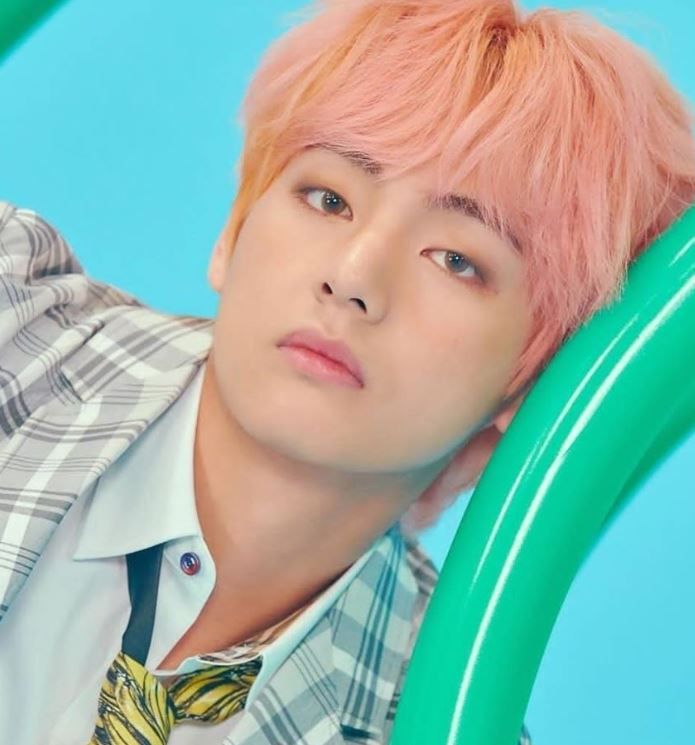 حكاية كيم تايهيونغ الذي تصدر تويتر عالميًا بهاشتاق #HappyBirthdayTaehyung