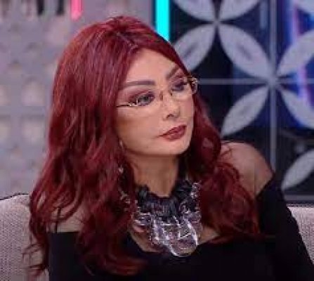 لم تحترم سنها... نبيلة عبيد تعيد نشر فيديو خادش كان محظور من الرقابة ... وما فعله بها عشيقها جنن المتابعين !