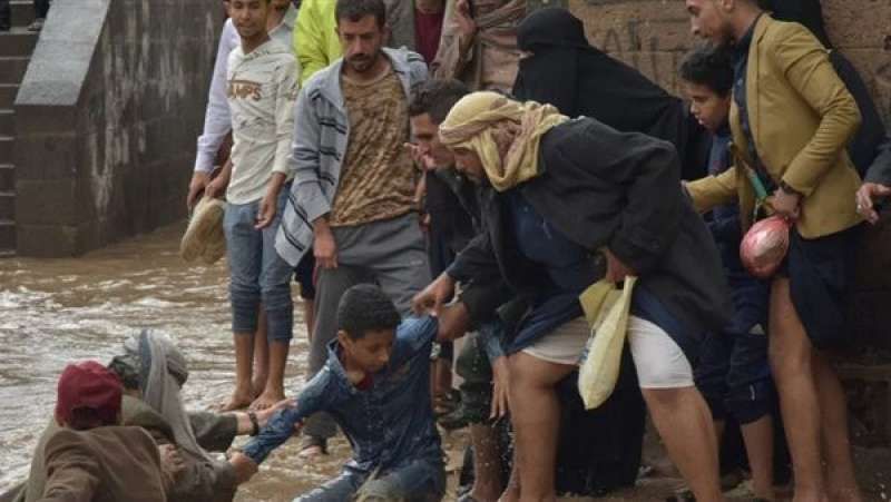مقتل 7 نساء ورجل بصواعق رعدية وسيول في اليمن