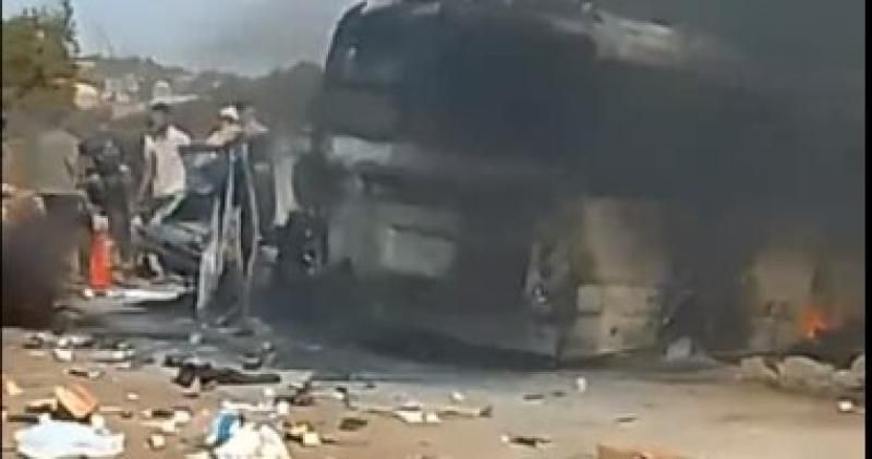 إعلام ليبى: مصرع 7 أشخاص فى احتراق حافلة تقل فريق إنقاذ يونانى...