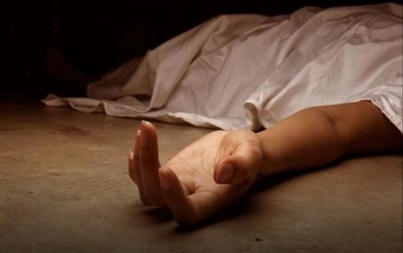 زوج مصري يحرق زوجته بماء مغلي حتى الموت بعد أن رآها تمارس هذا الشيء في غرفتهما.. صادم للغاية!!