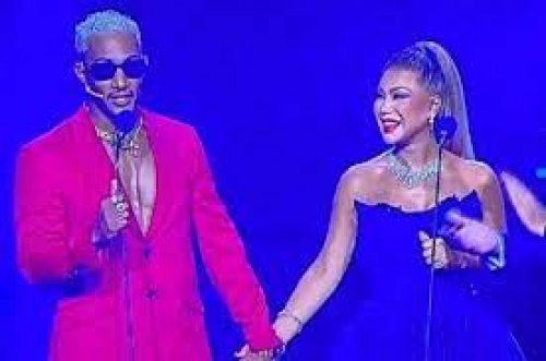 بالفيديو محمد رمضان يجن جنونه ويحتضن نوال الزغبي ويضع يده على هذا المكان بجسدها ... والأخيرة تستسلم بكل سهولة !.