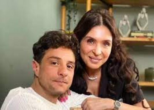 تفجير فضيحة الموسم النارية.. شاهد تسريب صور جريئة للراقصة دينا وأحمد الفيشاوي في حضنها بينما يمسك جسدها بكل جنون!!