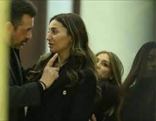 ابكت الصغير قبل الكبير.. دينا الشربيني تودع والدتها صدمة كبيرة بعد صدمة وفاة والدة منذ أشهر قليلة!!