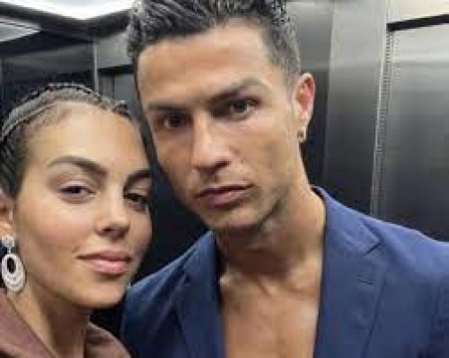 عاش معها ليله حمراء مفحمة.. اتفرج بالفيديو من هي الشابه الحسناء التي خطفت قلب كريستيانو رونالدو في السعودية وجعلته يخون جورجينا..